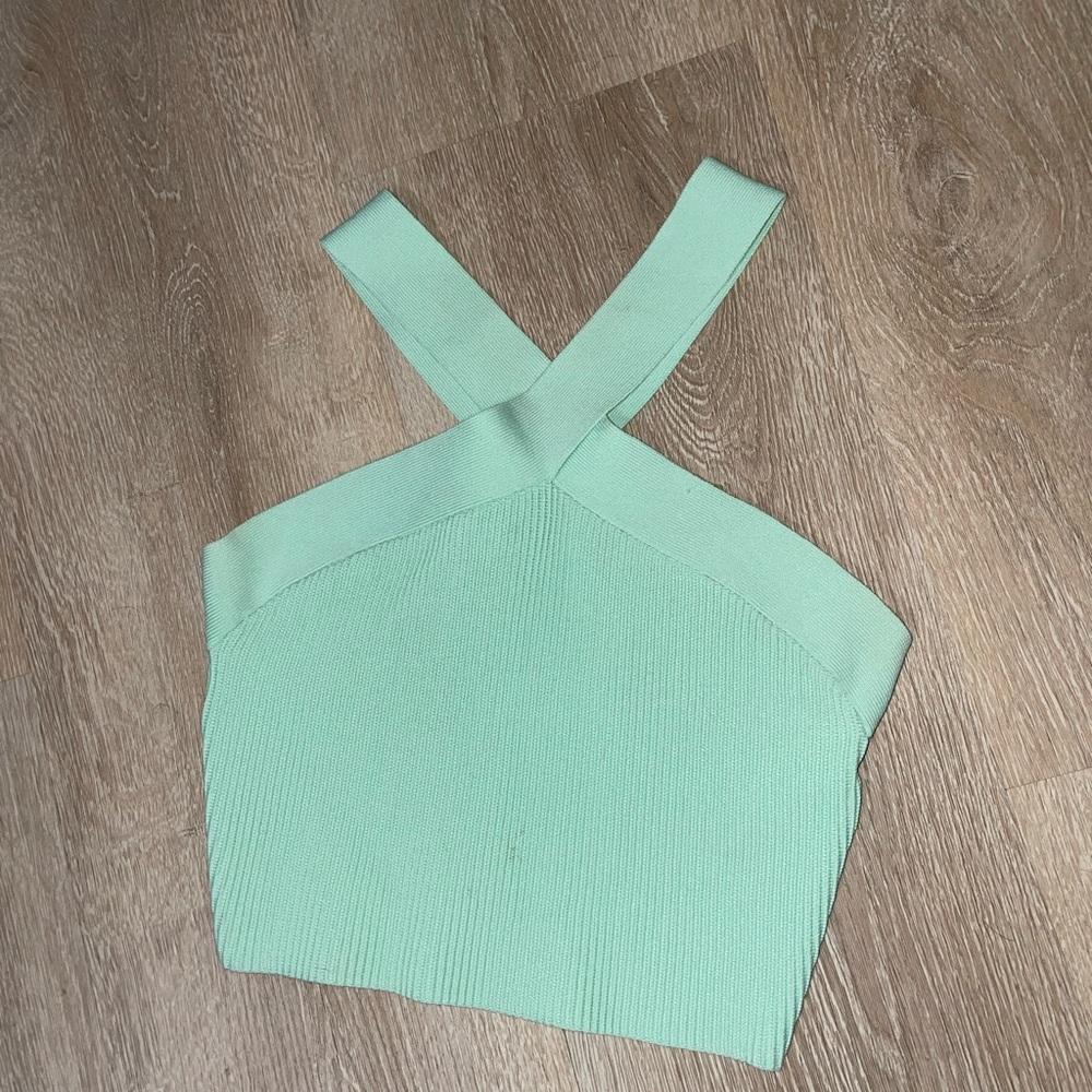 Babaton cross neck crop